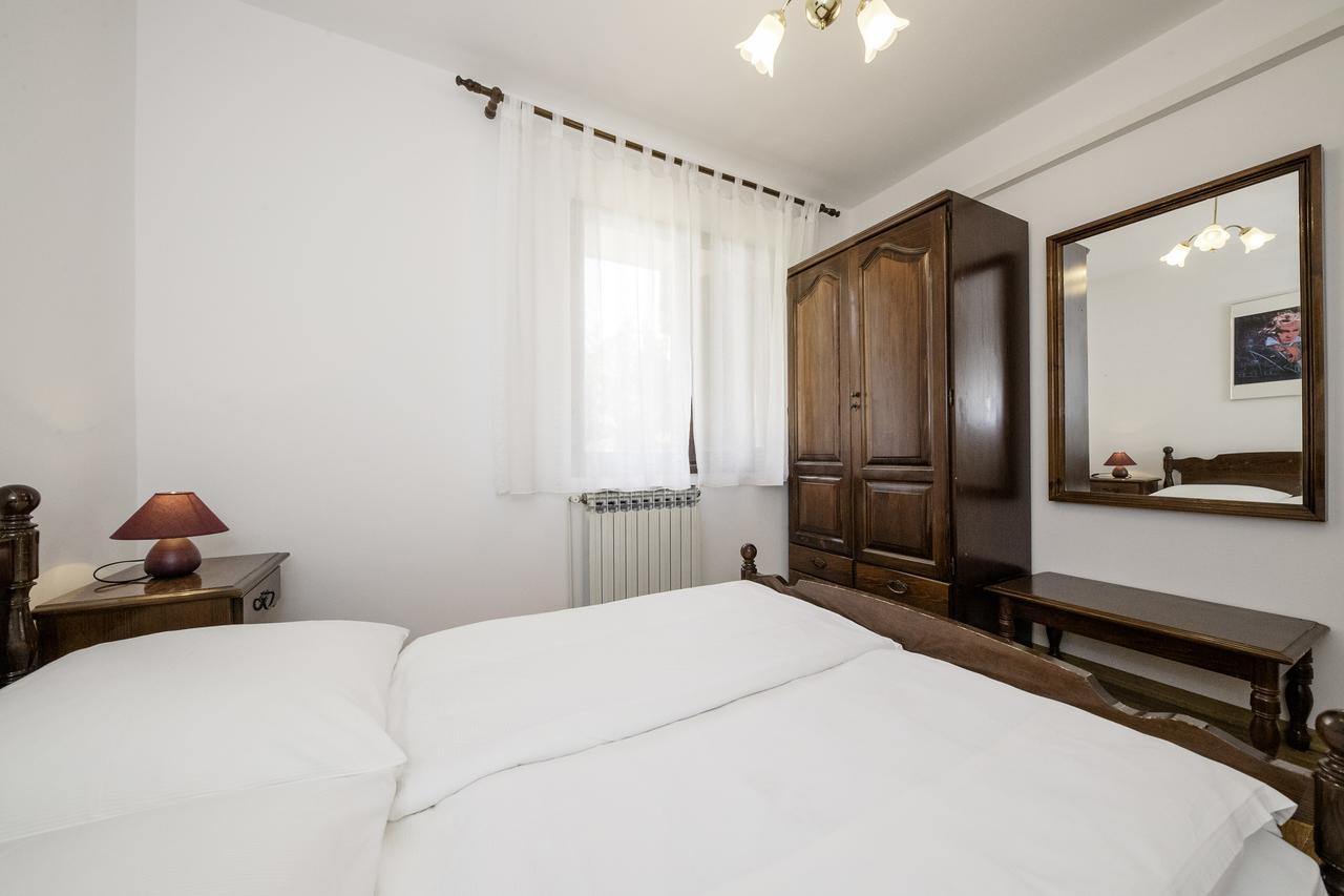 Apartments Dedic Supetarska Draga Extérieur photo